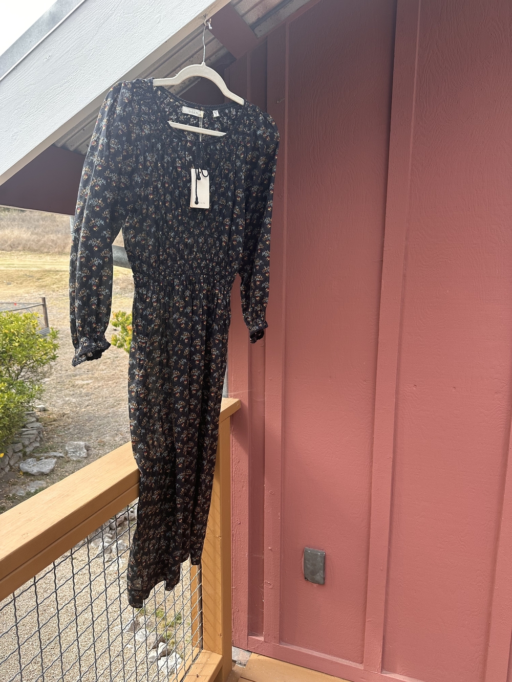 Doen Black Floral Smocked Maxi Dress with Puff Sleeves - Picture 4 of 4
